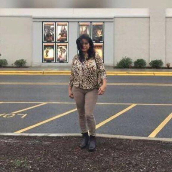 Meet your Posher, Yolanda - Picture 1 of 1